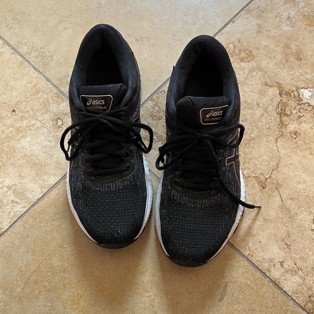 Women’s ASICS gel, Nimbus 22 running shoe